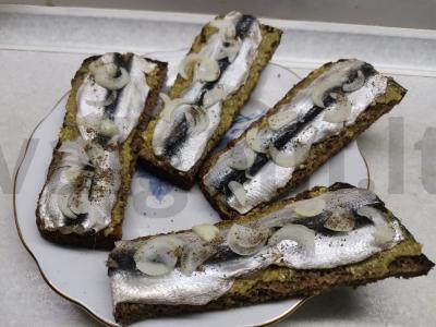 Sumuštiniai su silke ir pesto padažu pagrindine nuotrauka