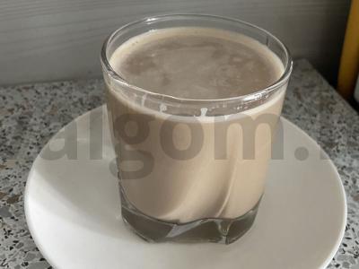 Gėrimas su cikorija ir išgarintu pienu pagrindine nuotrauka