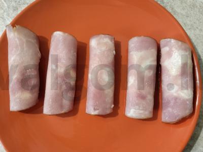 Švelnūs kumpio ir sūrio su česnaku ritinėliai Žingsnis 6