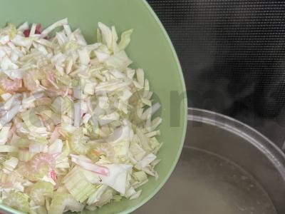 Borsčas su vištiena ir salierais Žingsnis 10