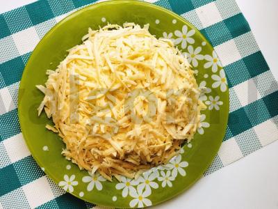 Švelnus salotas su konservuota lašiša, agurku ir ryžiais pagrindine nuotrauka