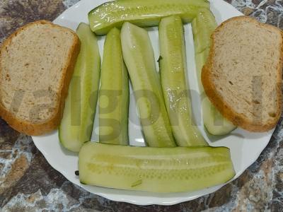 Sūdyti agurkai vasarai pagrindine nuotrauka