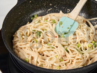 Udon su čili pipirais ir jogurtu Žingsnis 7