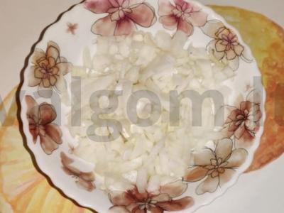 Antras patiekalas „Vištienos filė kepurėje“ Žingsnis 2