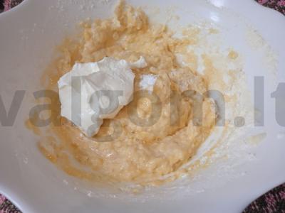 Pica keptuvėje su jūros gėrybėmis, alyvuogėmis, dorblu sūriu ir spanguolių padažu Žingsnis 3