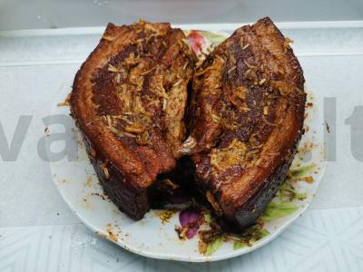 Sluoksniuota tešla su svogūnų lukštais ir rūkytomis paprikomis Žingsnis 7