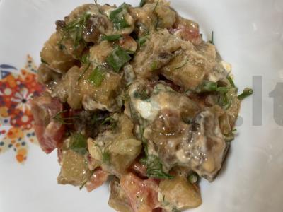 Salotos su baklažanais ir varškės sūriu pagrindine nuotrauka