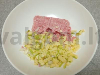 Koldūnai su kiaulienos faršu ir cukinija Žingsnis 4