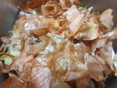 Kiaulienos krūtinėlė svogūnų lukštuose su česnaku Žingsnis 2