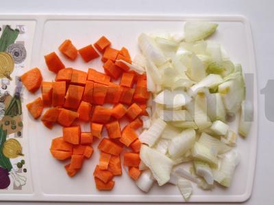 Žirnių kreminė sriuba su karčiais ir skrudinta duona Žingsnis 3