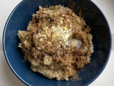 Kvinoja košė su cinamonu „Laimė“ pagrindine nuotrauka