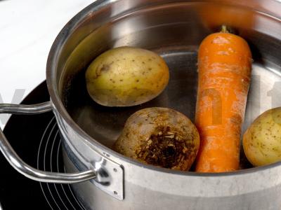 Kalakutų salotos su burokėliais Žingsnis 1