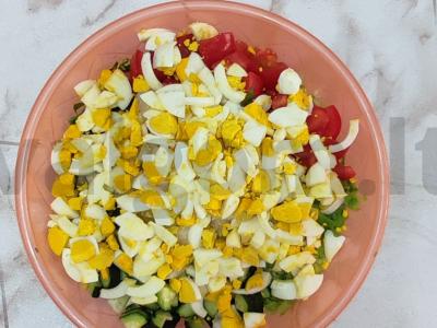 Salotas „Vitamininis“ su rukola ir ridikėliais Žingsnis 2