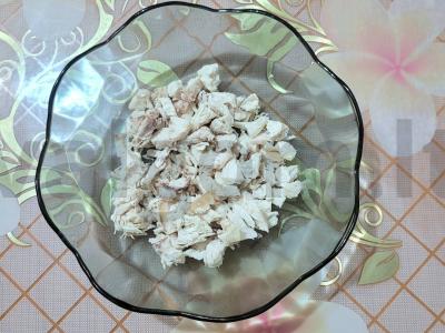 Salotas „Nikole“ su pievagrybiais ir vištiena Žingsnis 1