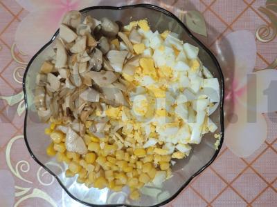 Salotas „Nikole“ su pievagrybiais ir vištiena Žingsnis 5