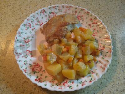 Bulvės su kiaulienos šonkauliais ir žolelėmis pagrindine nuotrauka