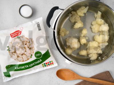 Sūrio žiedinė kopūstė orkaitėje Žingsnis 1