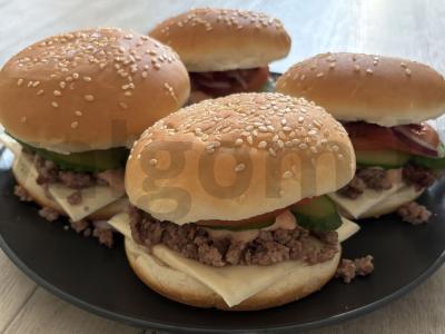 Sultingi burgeriai su faršu pagrindine nuotrauka