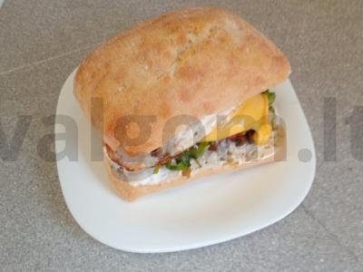 Ciabatta burgeris su kalakutienos kotletu, grybais ir kiaušiniu Žingsnis 14