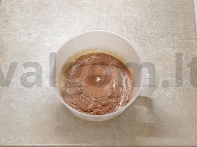 Šokoladiniai keksiukai su bananų tešla Žingsnis 4