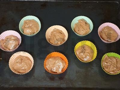 Šokoladiniai keksiukai su bananų tešla Žingsnis 5