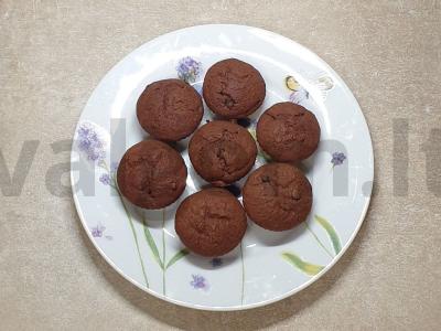 Šokoladiniai keksiukai su bananų tešla pagrindine nuotrauka