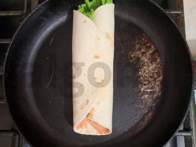 Sultinga tortilija su vištiena ir daržovėmis namuose Žingsnis 5