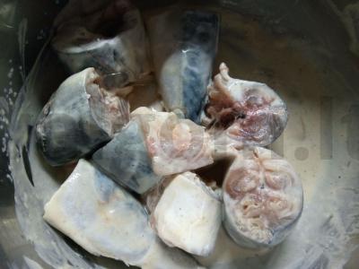 Skumbrė marinate iš grietinės ir garstyčių Žingsnis 2