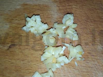 Salotos iš batato su obuoliu, česnaku ir majonezu Žingsnis 3