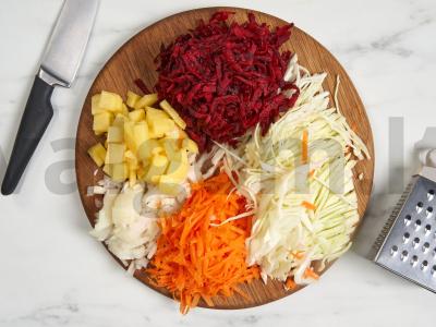 Šaltibarščiai su kiauliena ir šviežiais kopūstais Žingsnis 2