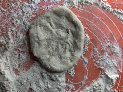 Portobello grybai su čederiu sluoksniuotoje tešloje Žingsnis 1