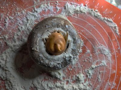 Portobello grybai su čederiu sluoksniuotoje tešloje Žingsnis 4