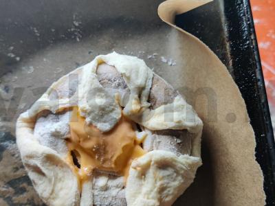 Portobello grybai su čederiu sluoksniuotoje tešloje Žingsnis 6