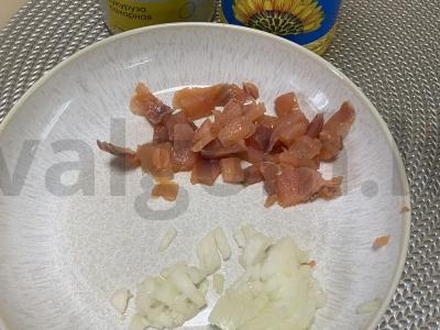 Salotos su raudona žuvimi ir kukurūzais Žingsnis 1