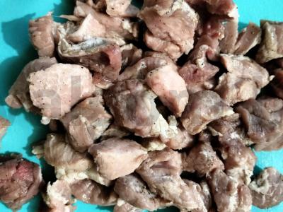 Kiauliena su daržovėmis ir pupelėmis puoduose Žingsnis 1