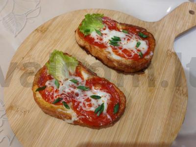 Skrebučiai su chorizo dešra ir sūriu pagrindine nuotrauka