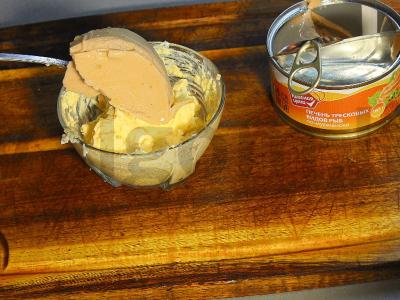 Brusketa su kiaušiniu ir menkės kepenimis Žingsnis 5