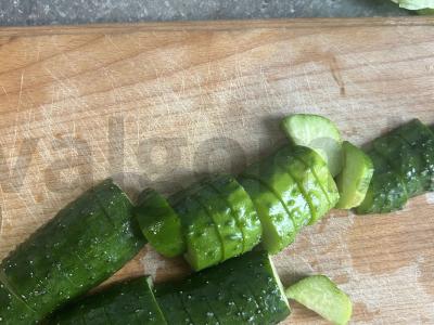 Graikiškas salotas su daržovėmis ir fetos sūriu Žingsnis 1