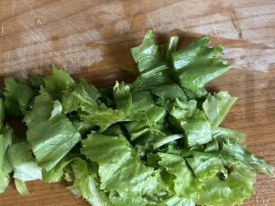 Graikiškas salotas su daržovėmis ir fetos sūriu Žingsnis 3