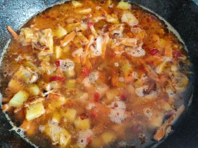 Lagman su vištiena ir daržovėmis pietums Žingsnis 12