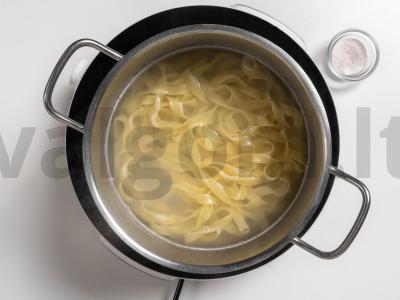 Karbona su bekonu ir grietinėlėmis Žingsnis 1