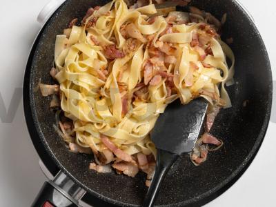 Karbona su bekonu ir grietinėlėmis Žingsnis 8