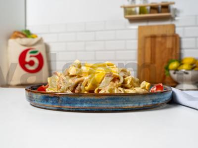 Karbona su bekonu ir grietinėlėmis pagrindine nuotrauka