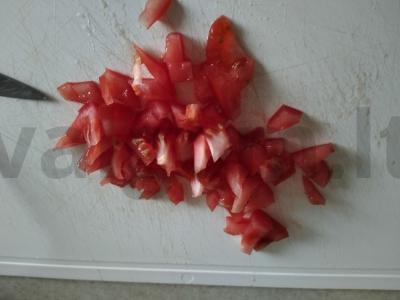 Salotos su Pekino kopūstu, paprika ir agurku Žingsnis 3