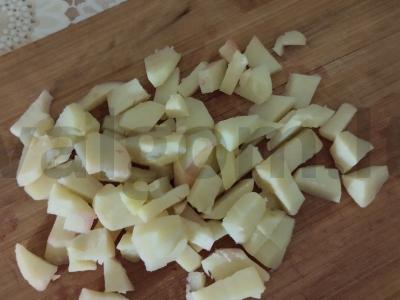 Vegetariškas salotas su burokėliais, jūros kopūstais, bulvėmis ir korėjietiška morkų salotomis su sėlenomis Žingsnis 2