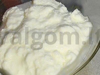 Varškės-jogurto desertas su abrikosų piure ir linų sėmenimis Žingsnis 2