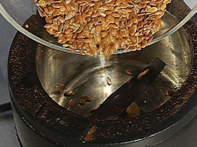 Varškės-jogurto desertas su abrikosų piure ir linų sėmenimis Žingsnis 3