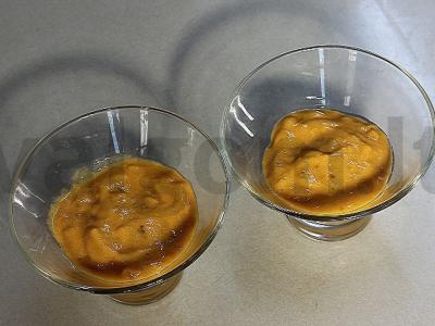 Varškės-jogurto desertas su abrikosų piure ir linų sėmenimis Žingsnis 7