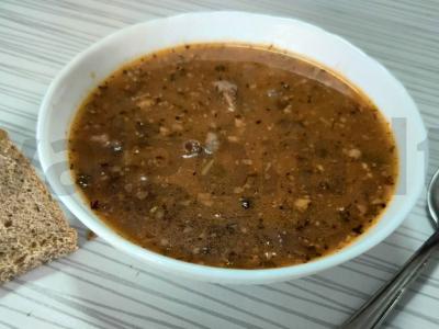 Harcho su tkhemali ir graikiniais riešutais pagrindine nuotrauka