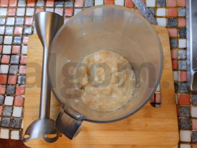 Švelnus bananų desertas su maconi, chia sėklomis ir kokosų drožlėmis Žingsnis 1